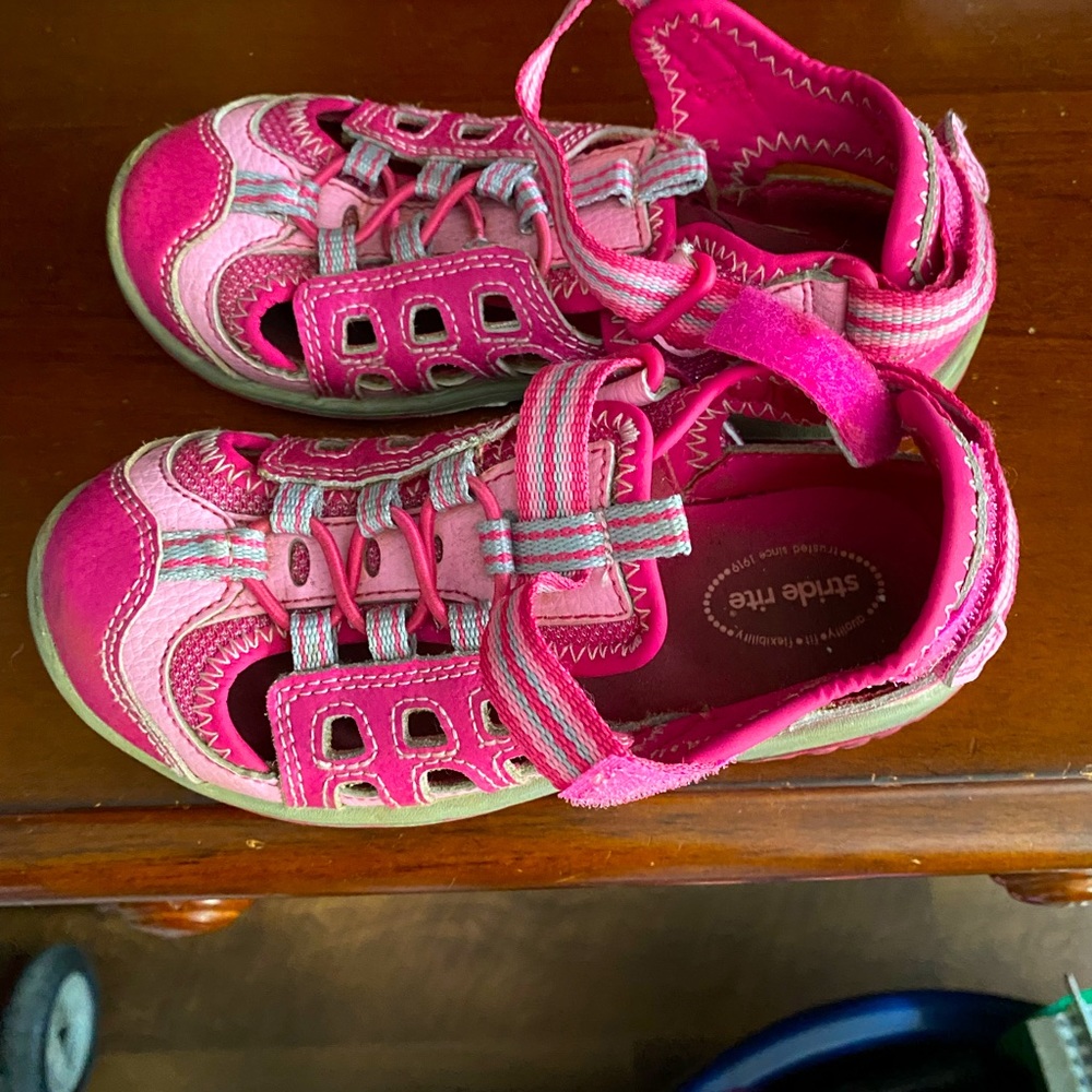 Girls stride rite play shoes. Size 11 wide.
